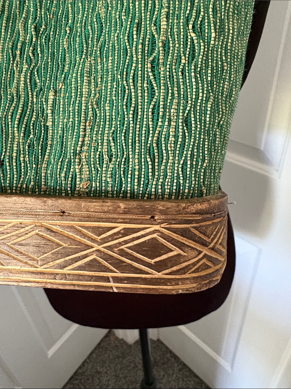 Patchouli Green Woven Handbag with Decorative Wooden Trim and Rope Handles. - Picture 4 of 14